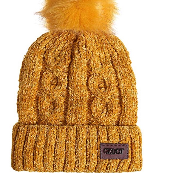 Accessories - 🆕 NWOT Cozy Women’s Yellow Knit Hat